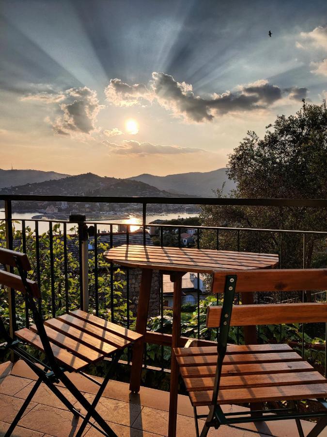 Tra Sole & Mare Apartment Zoagli Bagian luar foto